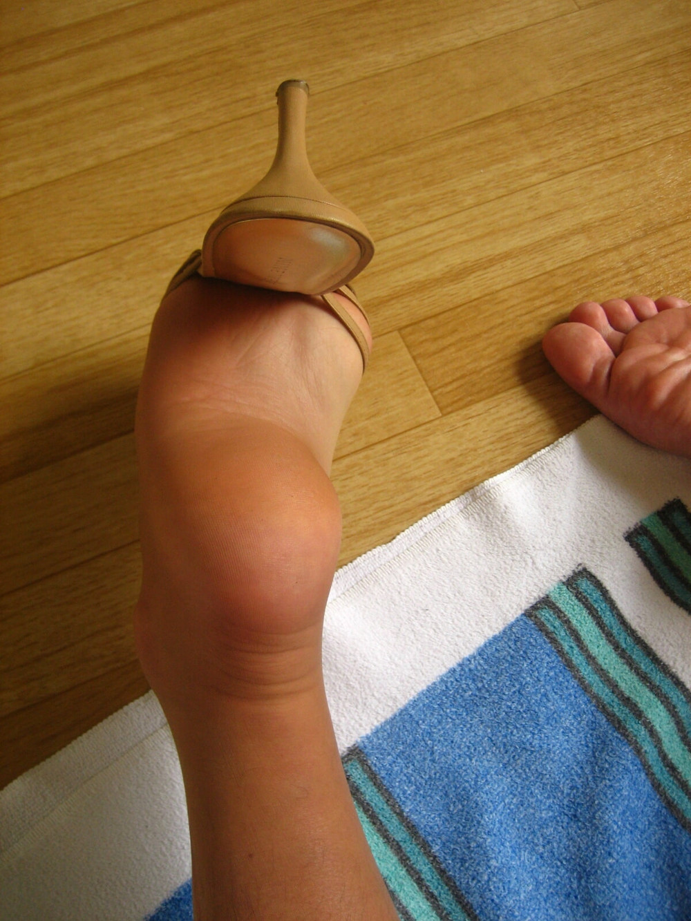Random Male Feet Pics Barefoot and in Nylons #47