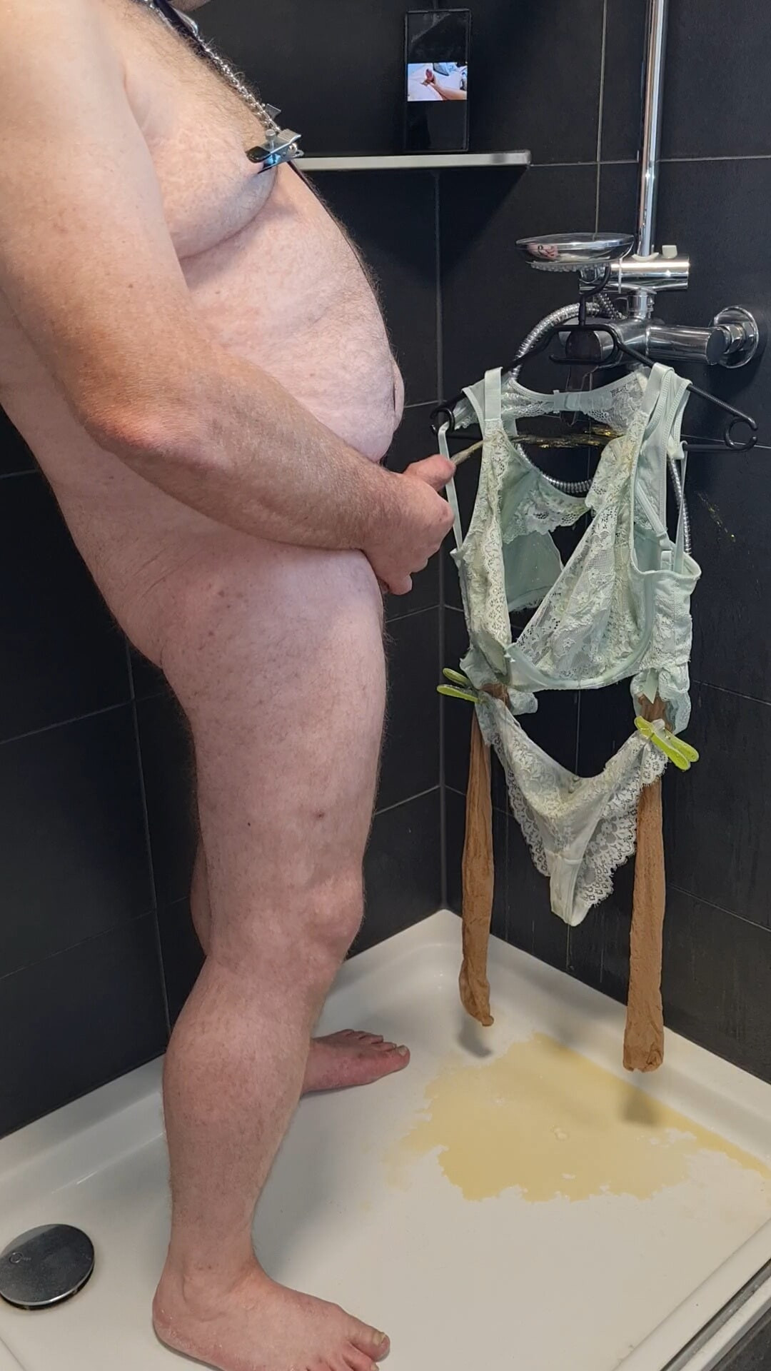 Pissspiele im Badezimmer