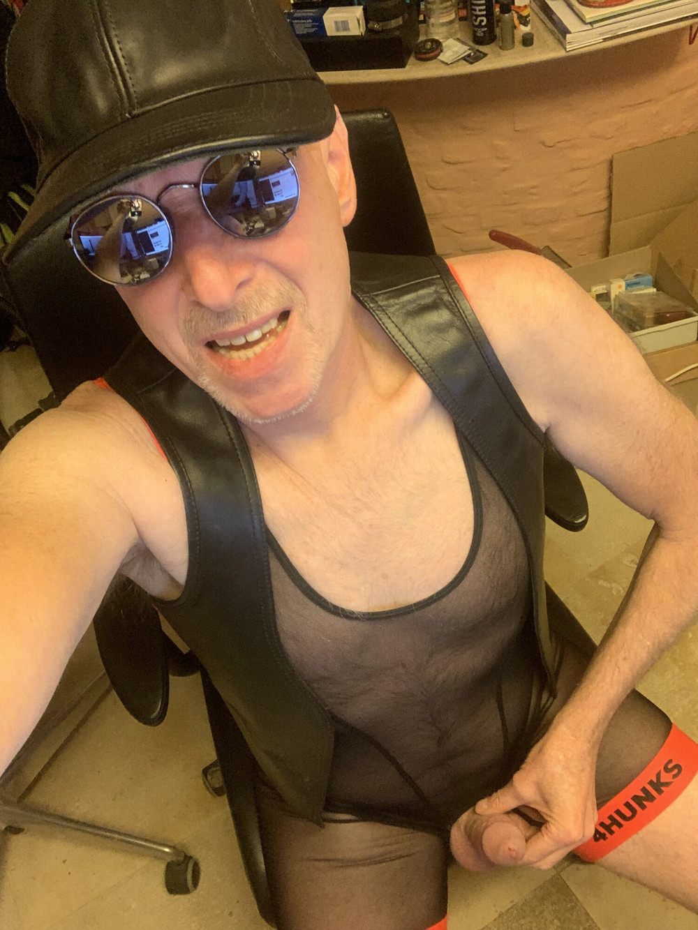 Le patron... le patron ose se montrer... nu ! #4