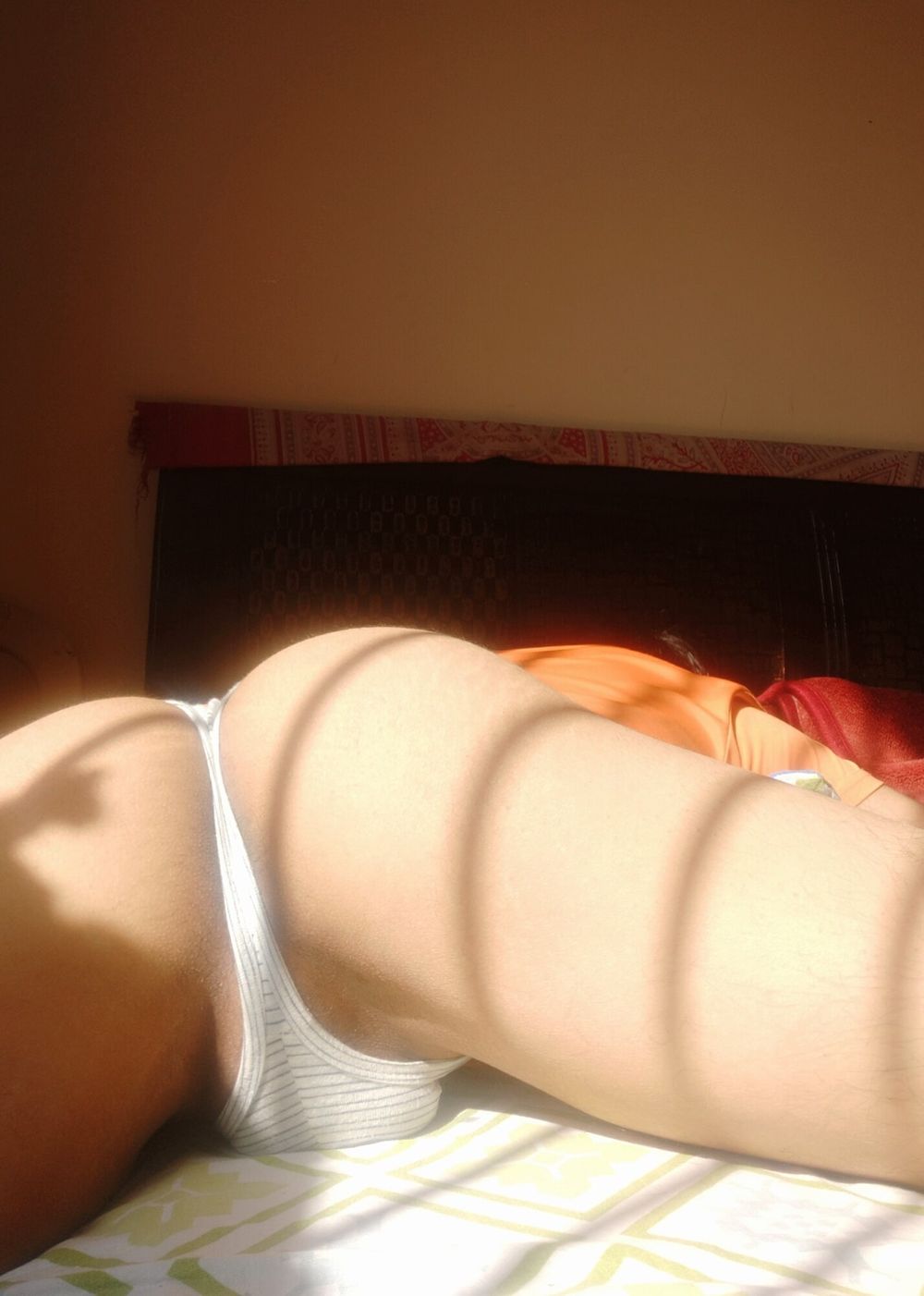 Morning&#039;s sunlight makes me horny. 