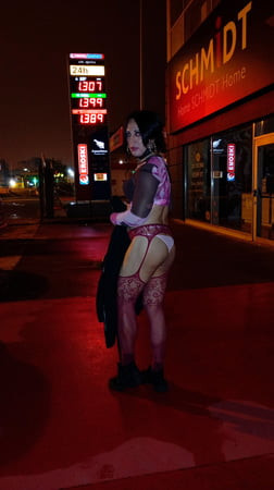 Junho de 2025, Taniax na sesion de lingerie da rua