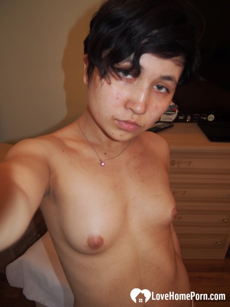 Hot tomboyish babe shows her natural tits #4