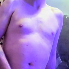 裸の男性の身体