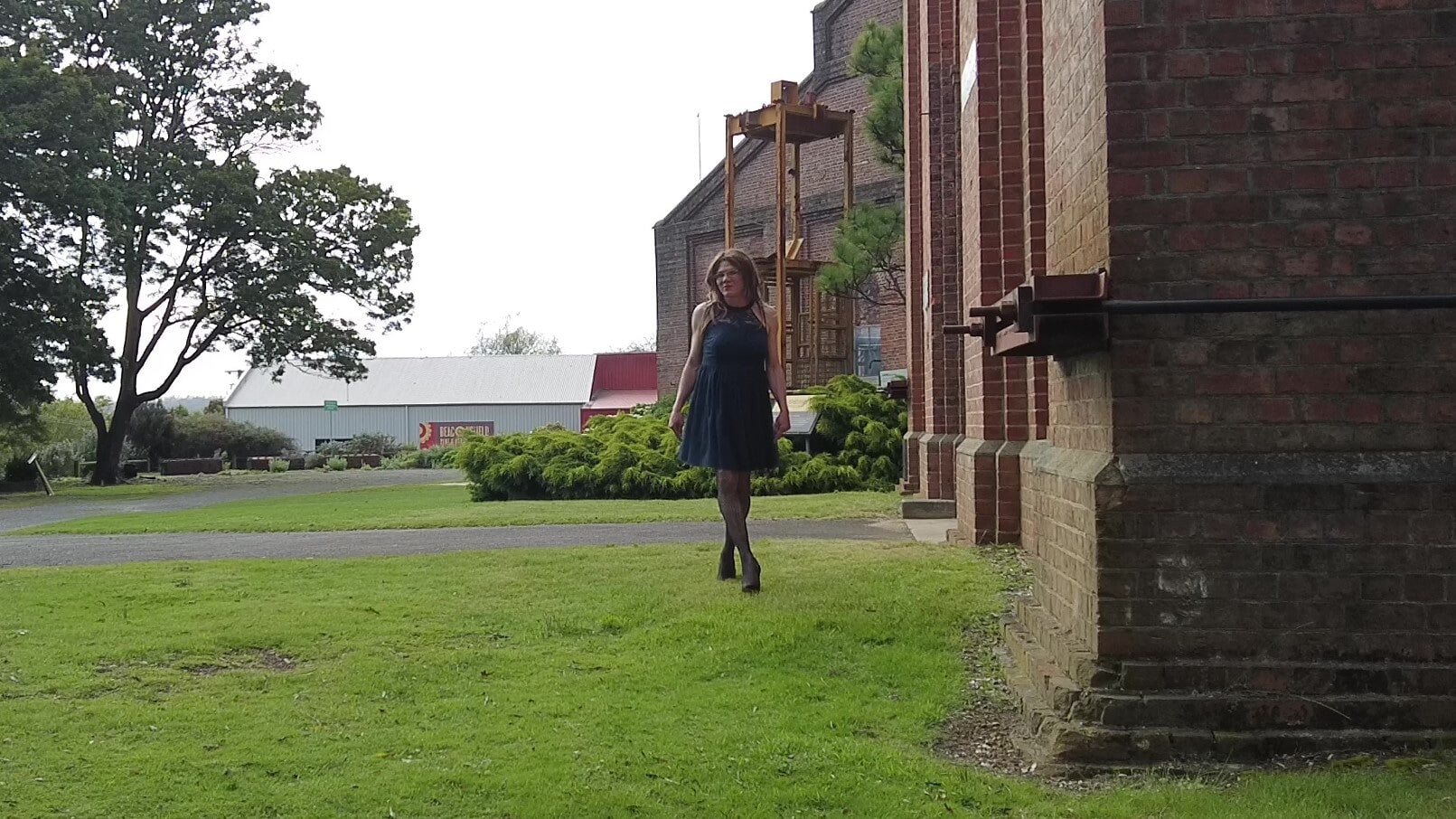 Кроссдресс roadtrip - прогулянка навколо історичного місця шахти