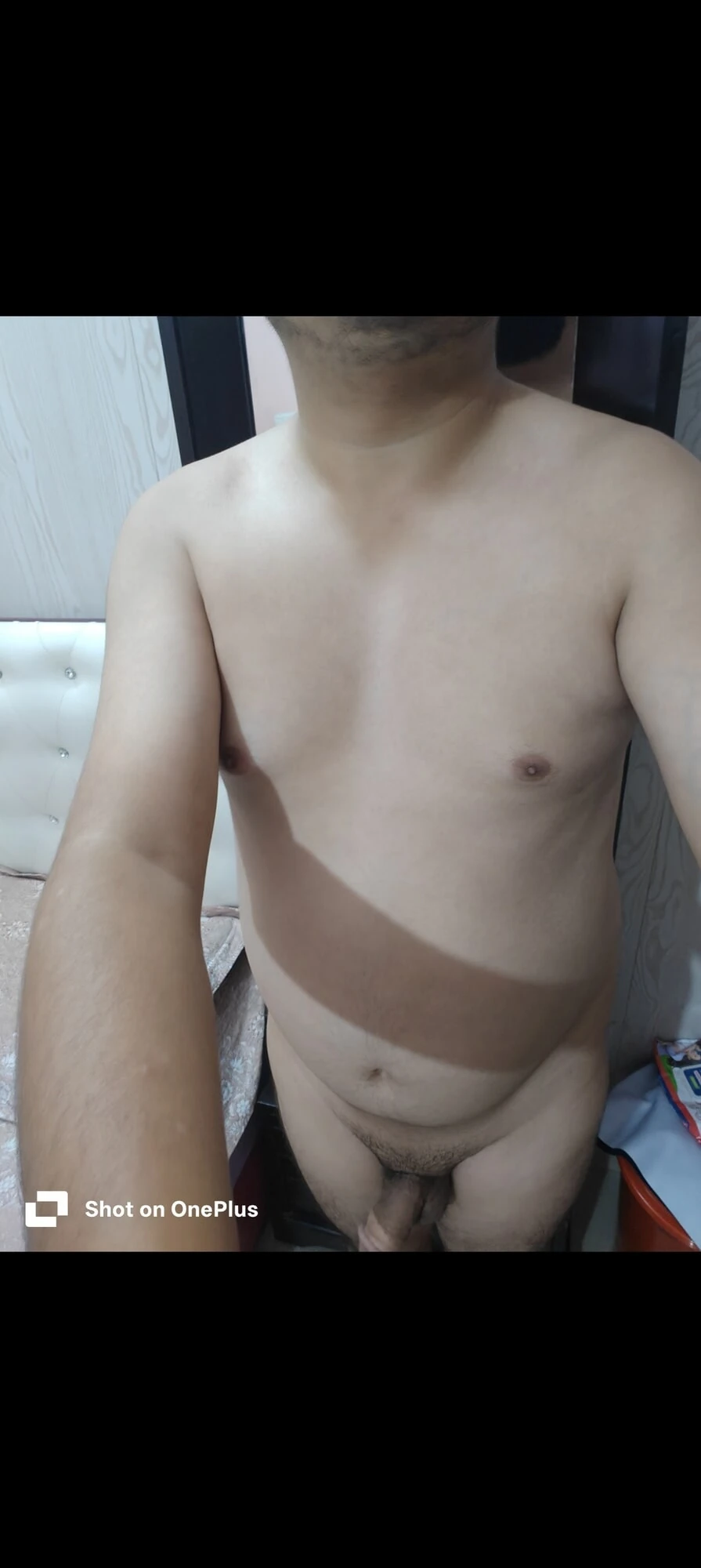 Cậu bé da trắng mảnh mai 