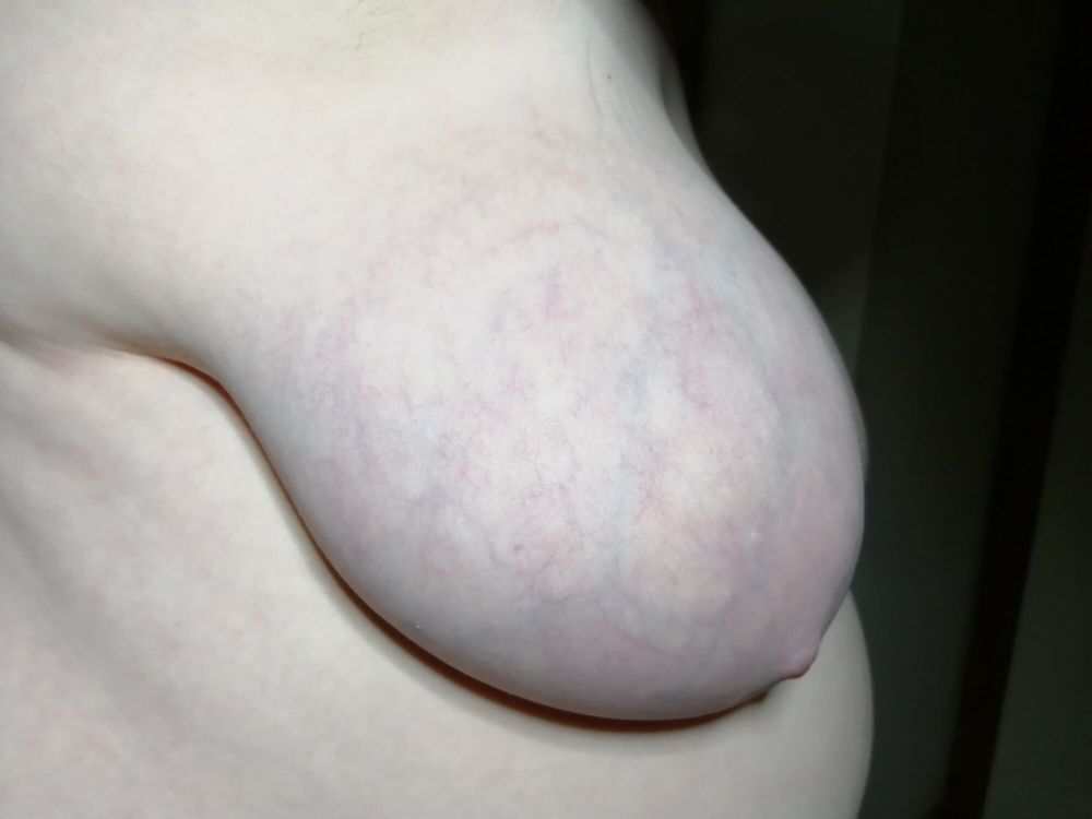 Side boob (artificial light, indoors) #51