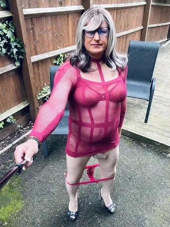 amateur crossdresser kelly cd in pink fishnet dress         