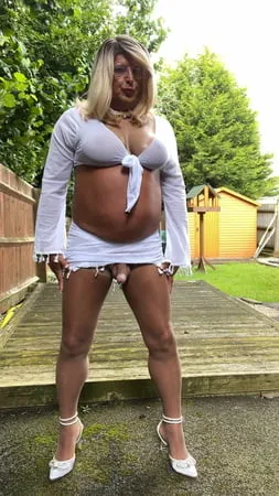 amateur crossdresser kellycd     in white outfit and heels         