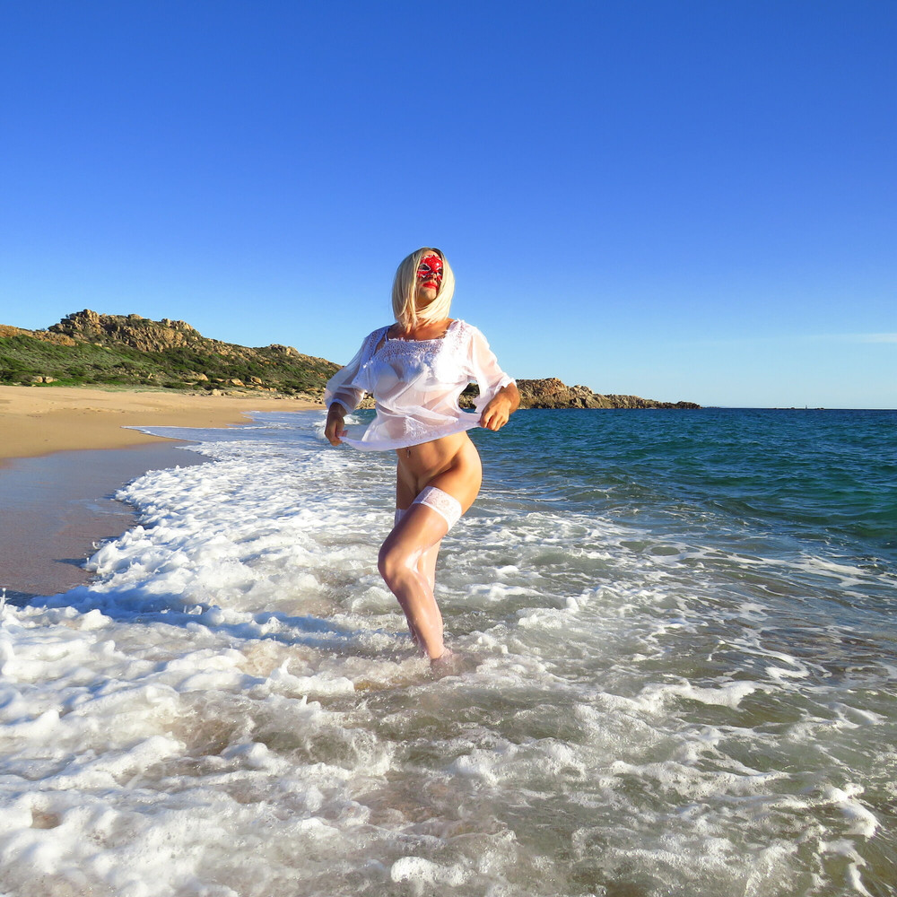 Laura on the beach, erotic photos in sexy lingerie #40