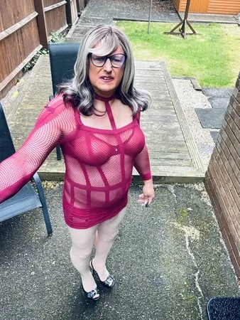 amateur crossdresser kelly cd in pink fishnet dress         