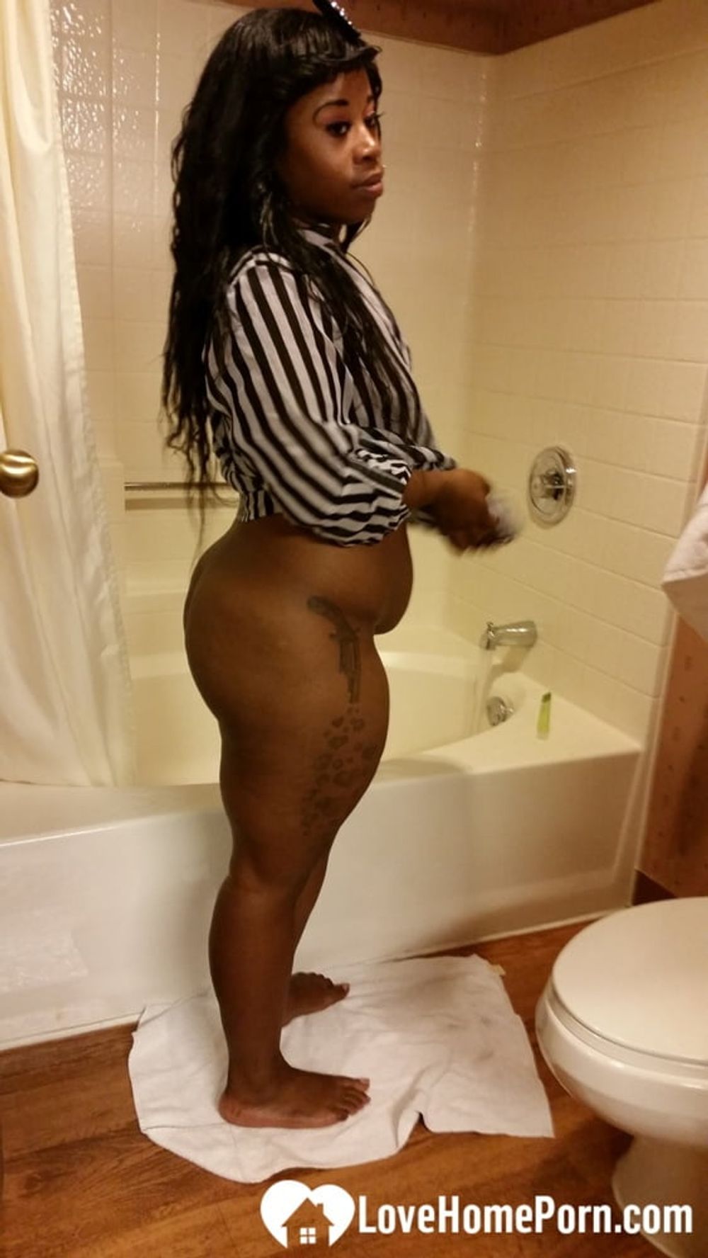 Black honey gets recorded as she showers #35