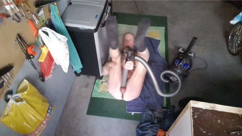  exhibitionist vacuumcleaner sucking bondage sexshow #16