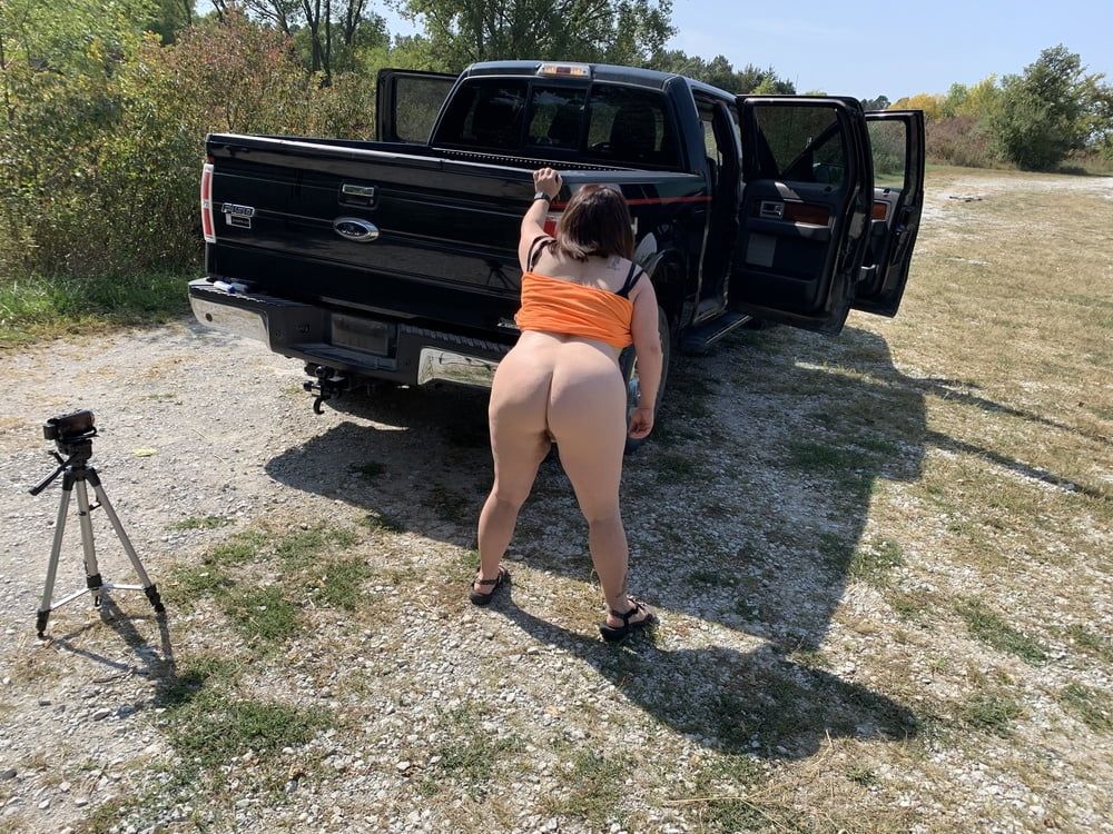 Sexy BBW Outdoor Hitch and Facial Photoset #47