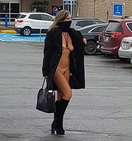 Sexy MollyBlackkitty does her shopping naked