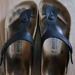 我的女朋友汗流漉漉的凉鞋