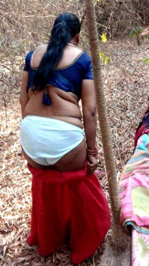 Indian Wife Shown her Big Ass in the Forest 