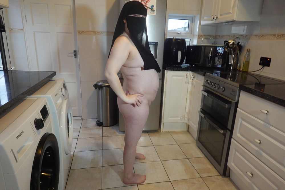 Posing fully nude in Niqab #3