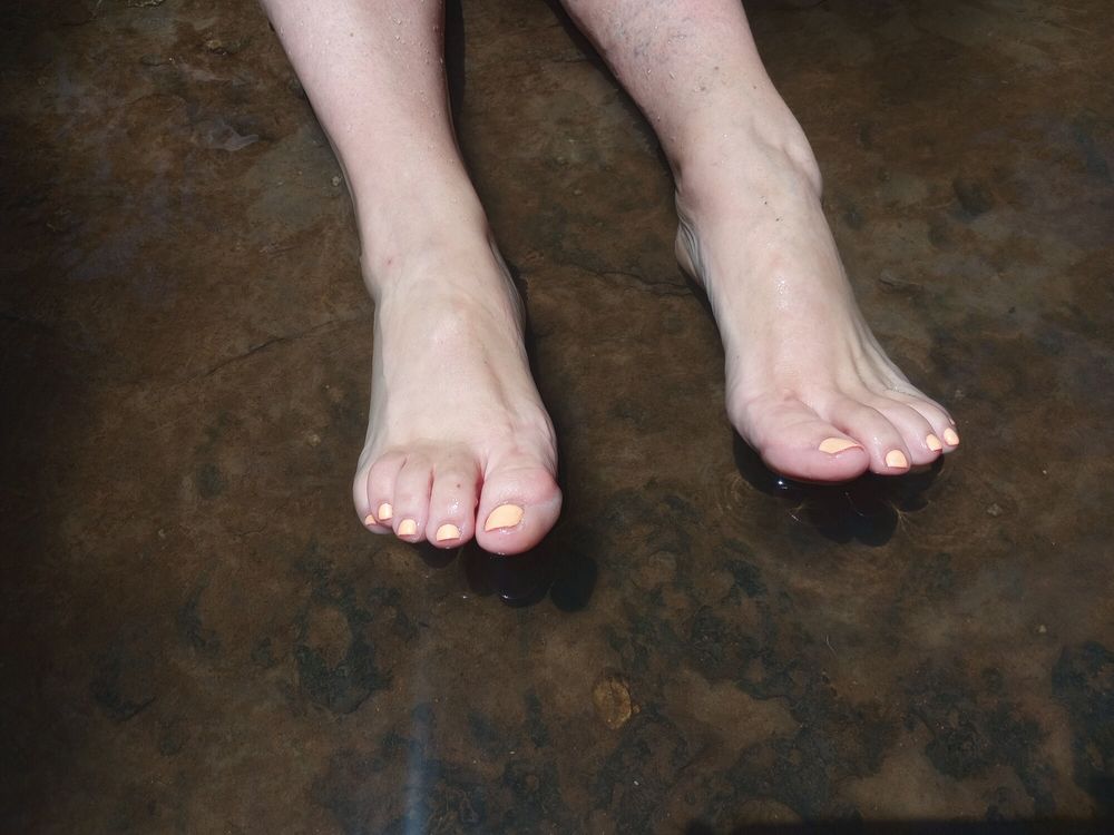 Sexy wet feet #2