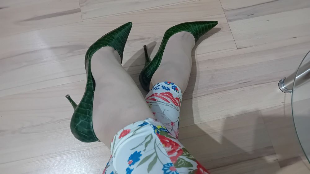 Crossdresser In Sexy Green Casadei Pointed Toe High Heels #13