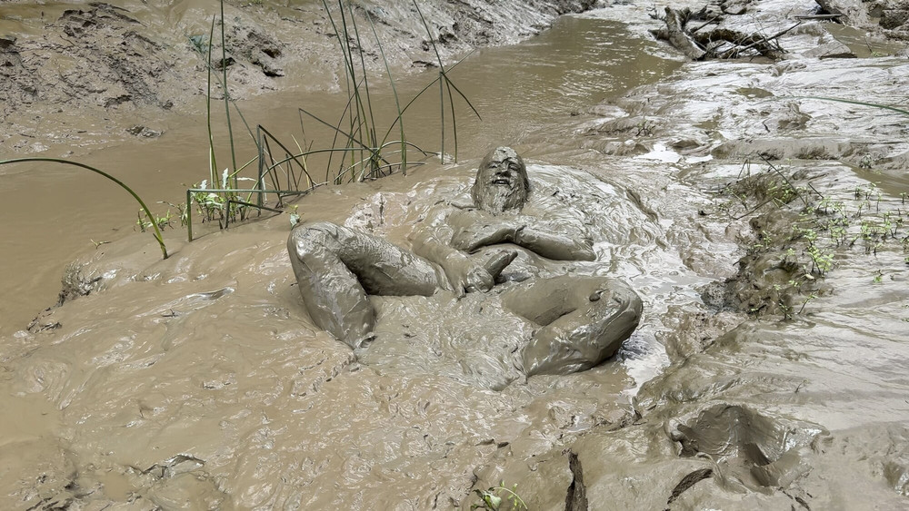 SHOT - MUD PIG IN HEAT #23