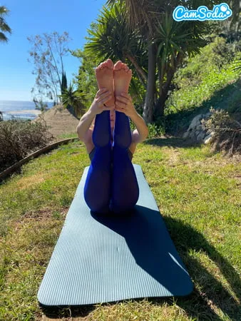 katie kush shows us what a normal yoga session looks like fo         