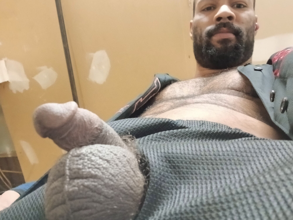 Black mf in W. Philly tired of jerking myself.  #2