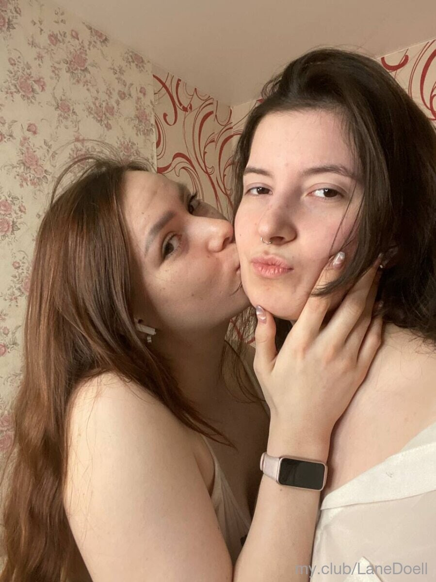 Hild ​​and ​​Blair Free Photos #2