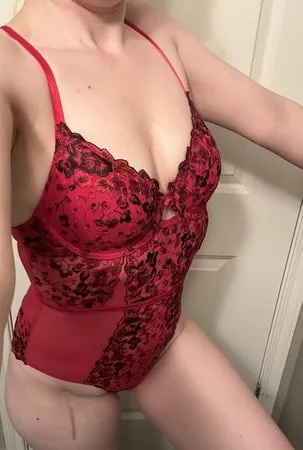 horny mama     in red         