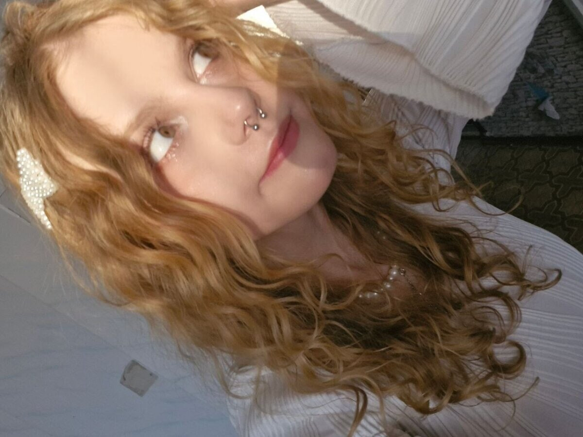 Kira Free Photos #17