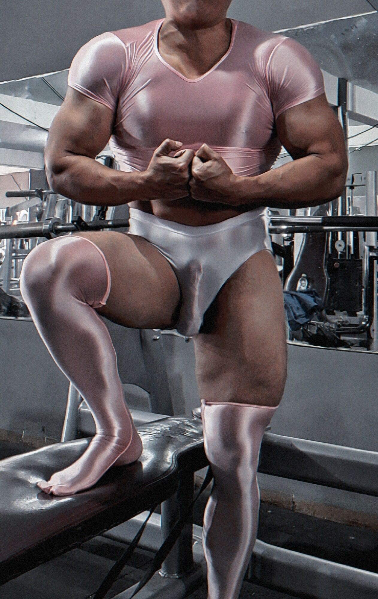 Muscle Guy in skin tights