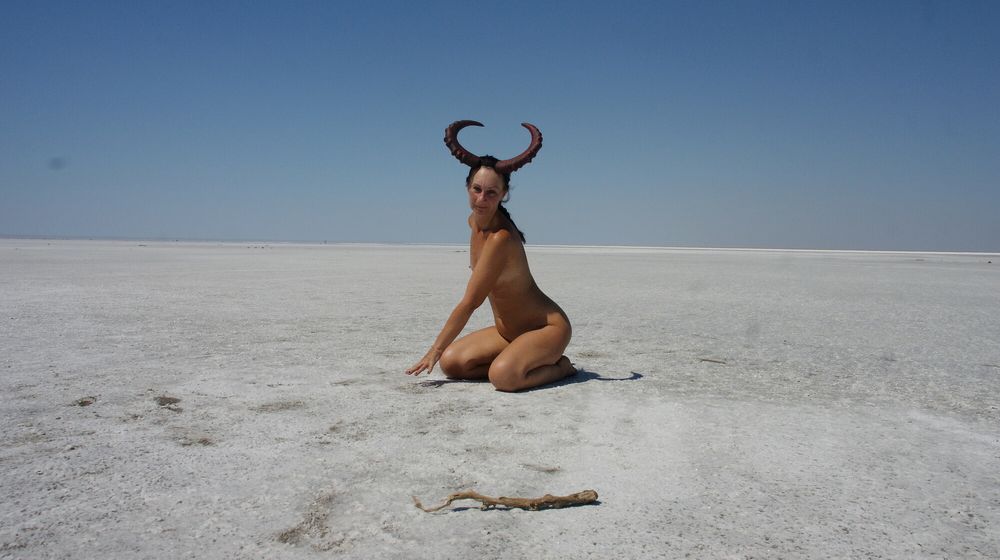 Standing on laps naked on the salt of the salt lake Elton #48