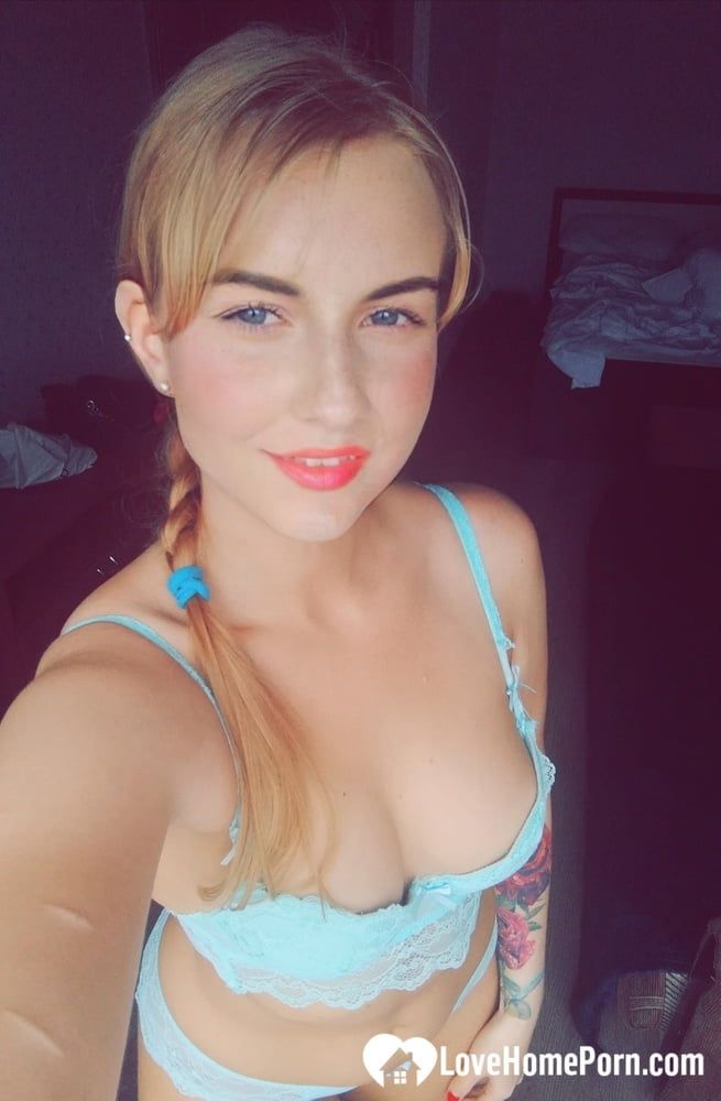 A couple of selfies before the beach #11