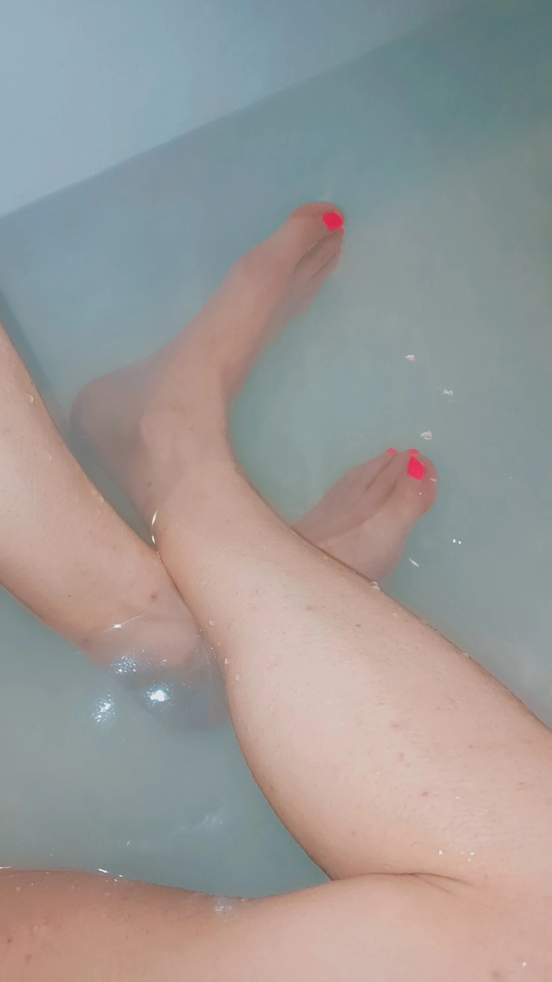 Ongles roses pieds et bite 