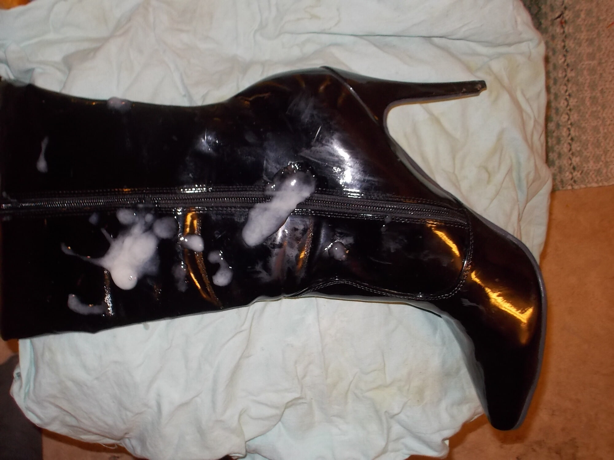 TIGHT HOT BLACK LACK IT IS HOT AND LETS IT TO BURN,