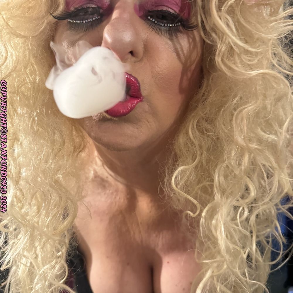 GODDESS SMOKING SHIRLEY #27