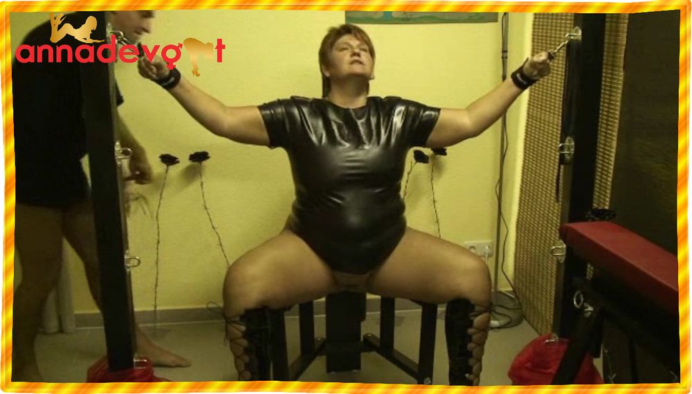 Annadevot - BDSM Session play #14