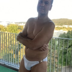 ชุดว่ายน้ําสีขาว 