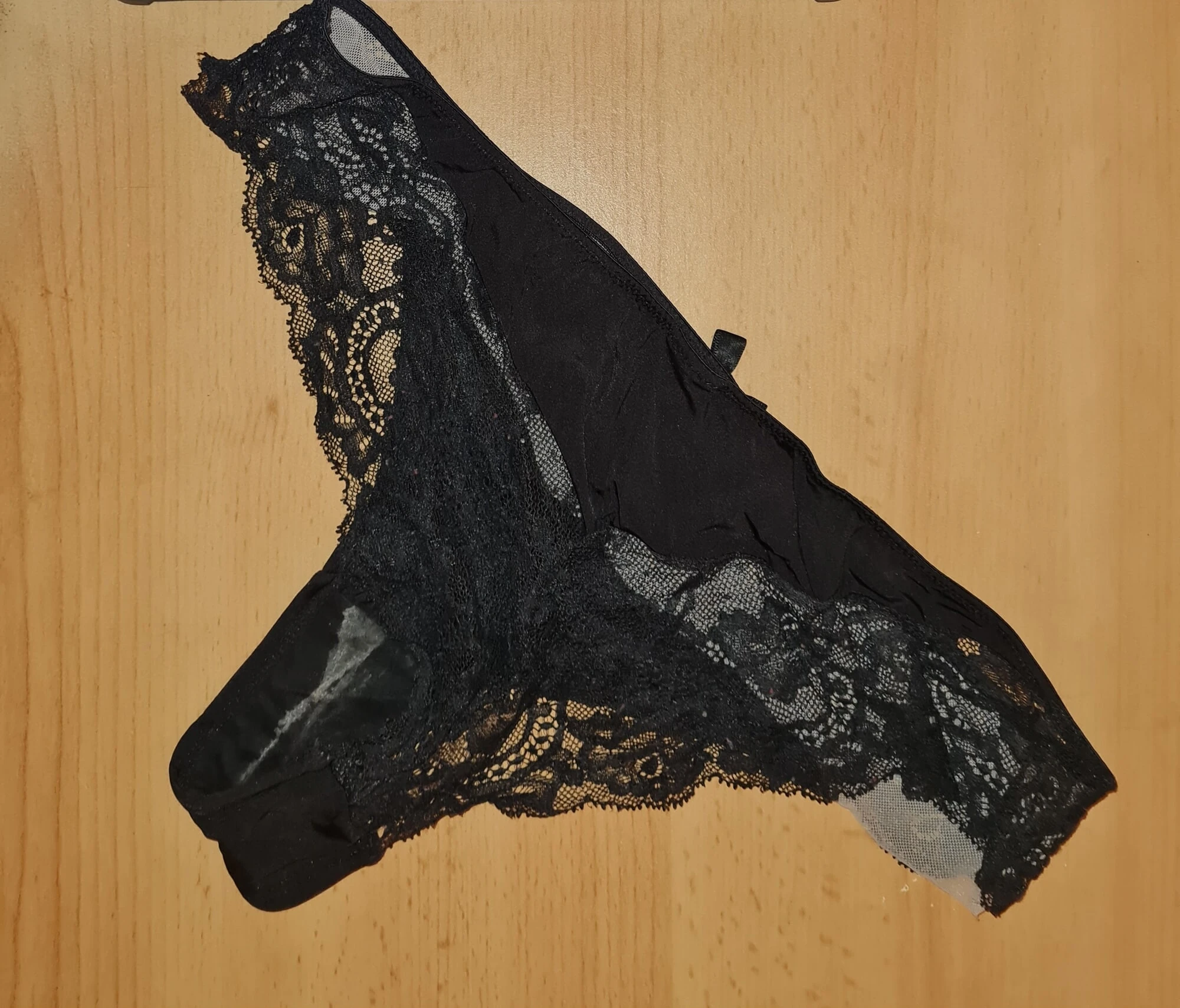 Getragene Slips meiner Mitbewohnerin benutzt & vollgespritzt