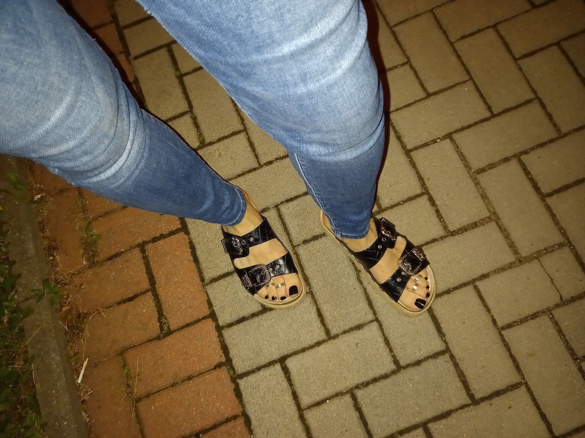 platform sandals and sexy feet