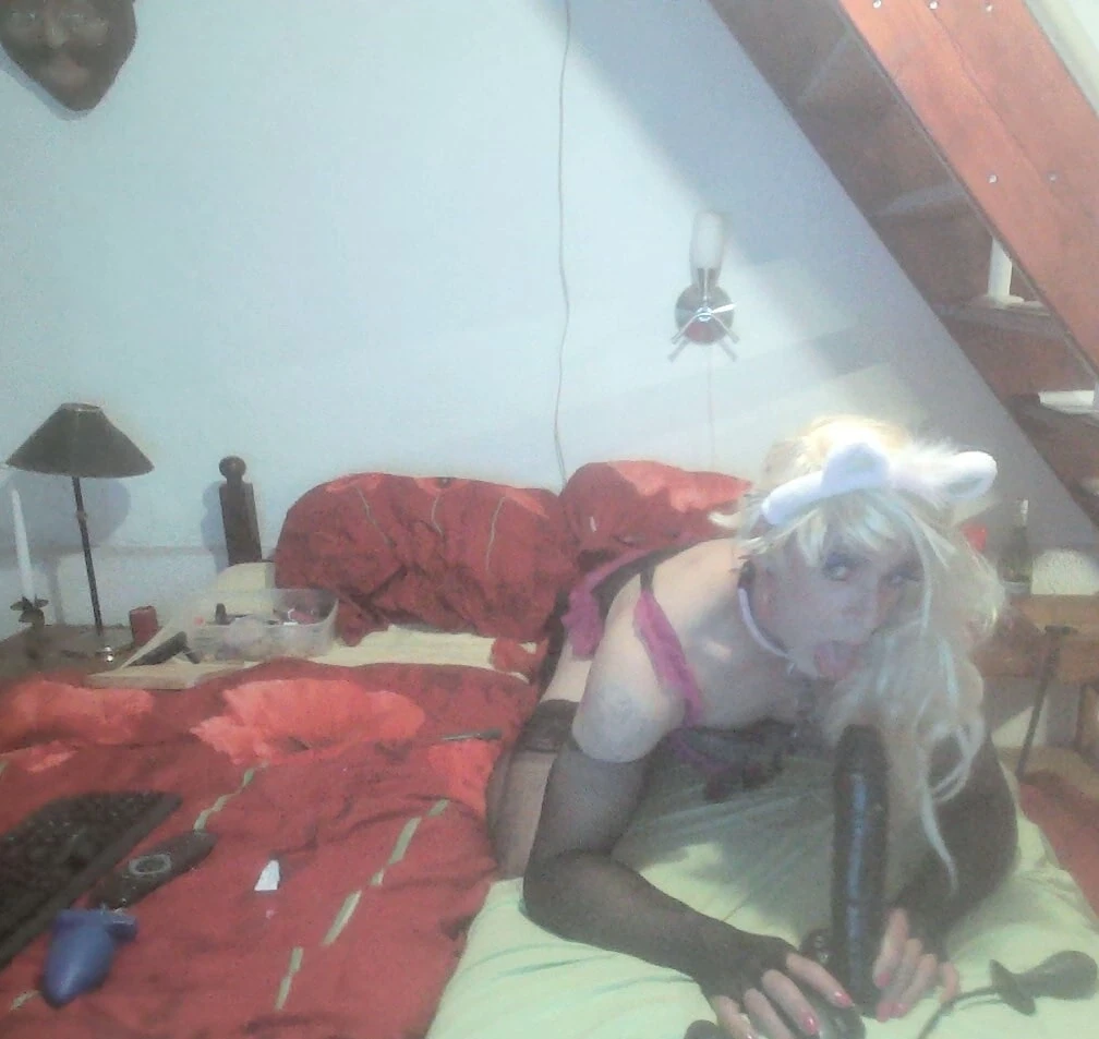 DILDO WHORE #32
