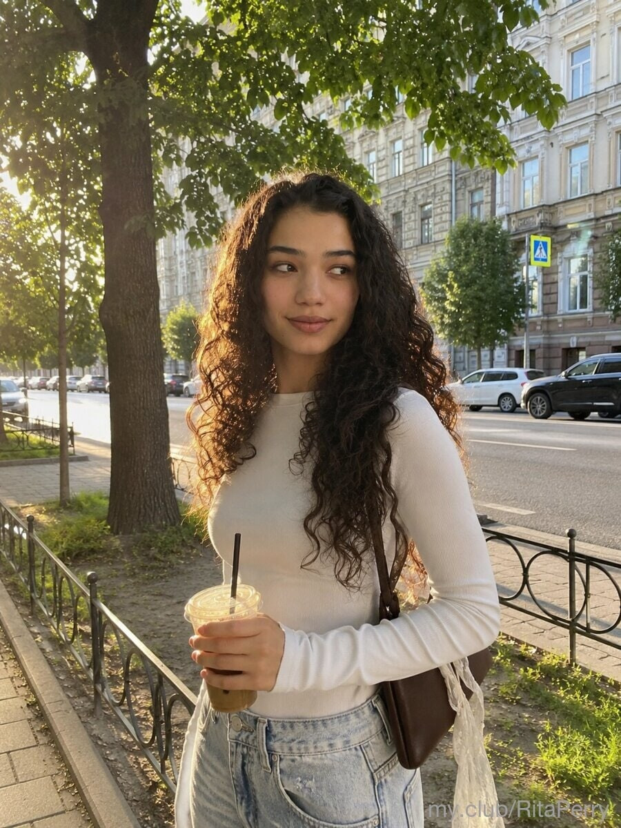 Free Elly Photos