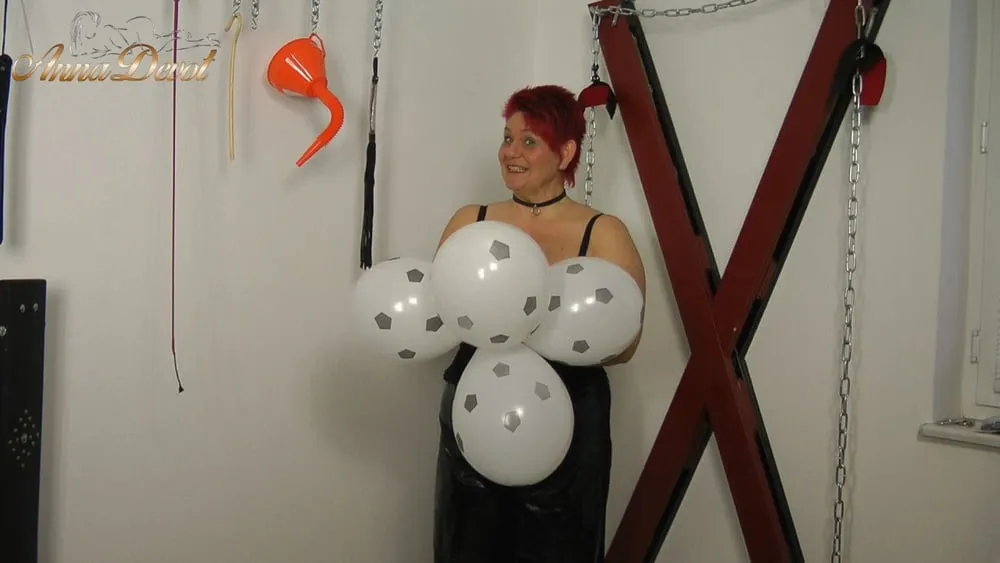 Balloon football time