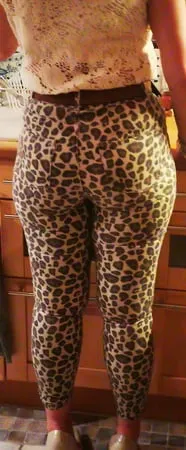 me in leopard leggins         