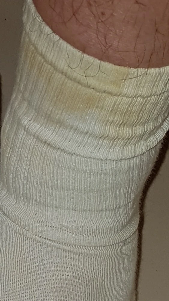 My white Socks - Pee