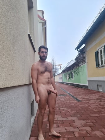 Florian Nikodym zeigt penis ją allen 
