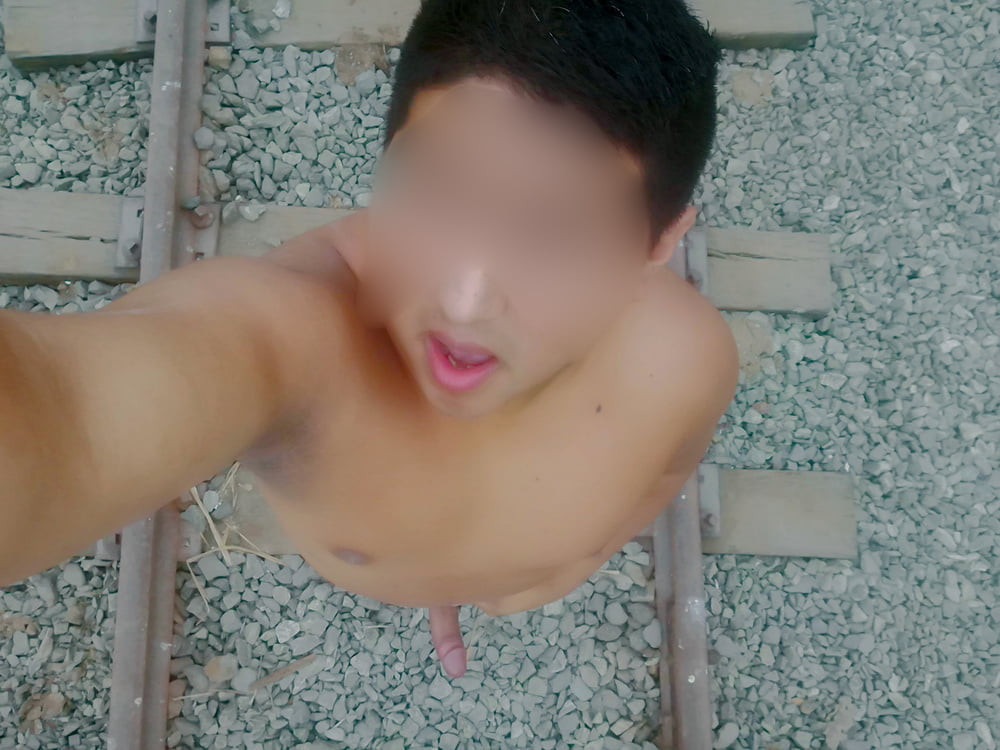 SelfiesNudes en las Vias del Tren  #22