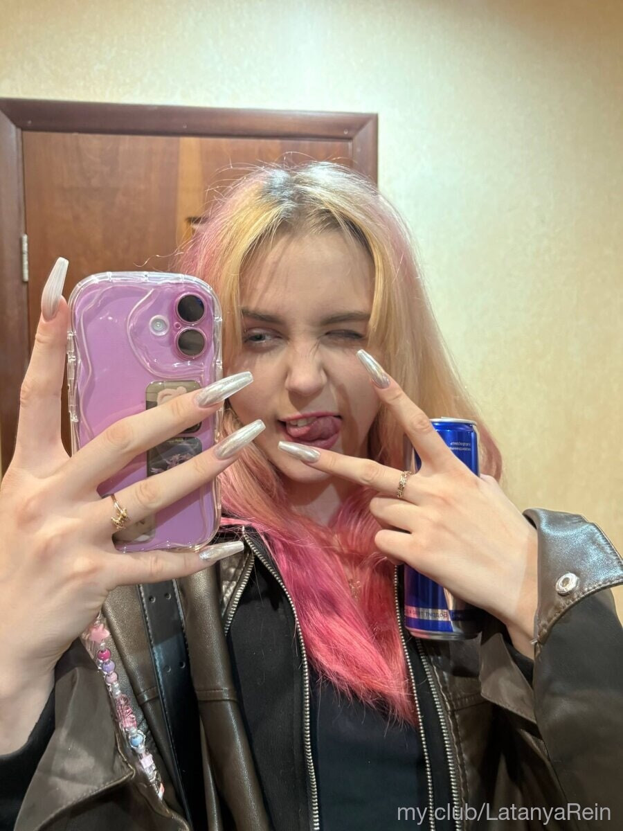 Karolina Free Photos #7