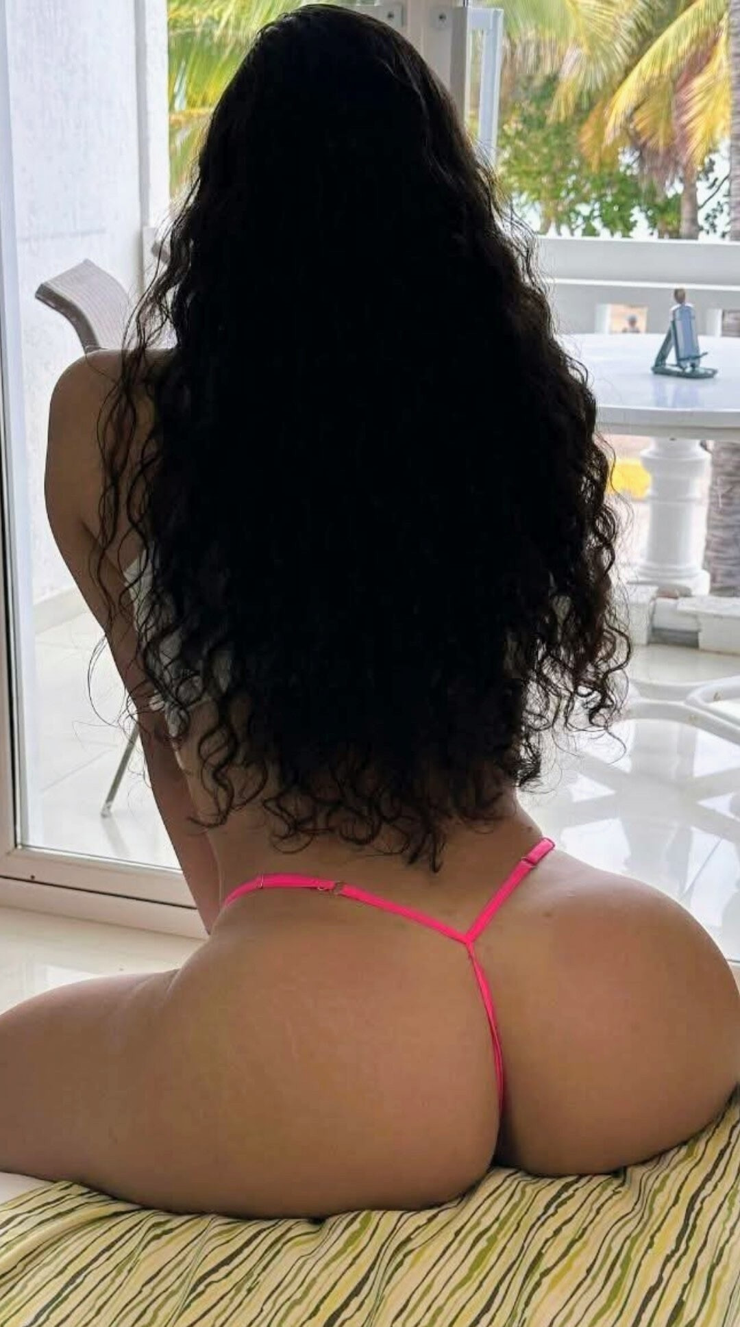 Beautiful housewife's ass 