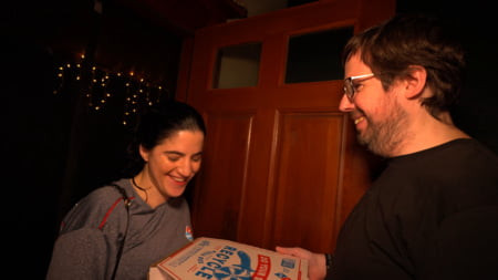 Domin-Hoe Delivery: Quickie Facial Between Customers