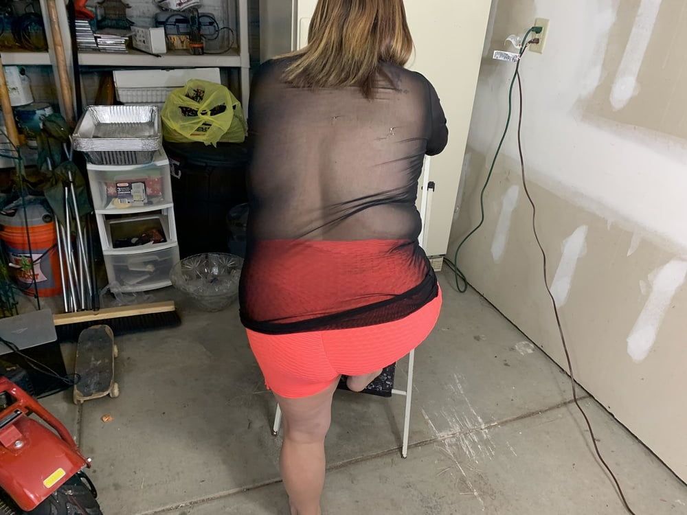 Sexy BBW Dat Ass in a Garage #44